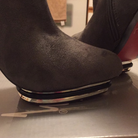 Suede like grey stylish stiletto booties - Picture 5 of 7